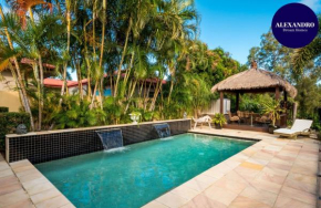 WATERFRONT HOLIDAY HAVEN / HELENSVALE